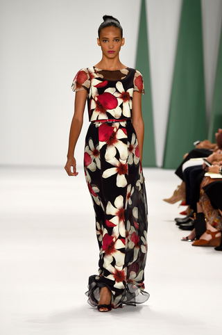 Illustration for article titled Carolina Herrera, for the Sophisticated Patron of the Arts in You